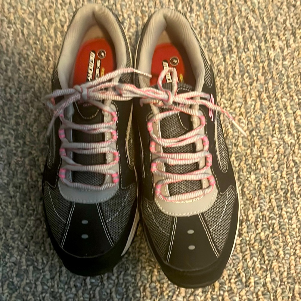 Sketchers Women Relaxed Fit Steel Toe size 11 Pink/Gray/Like New